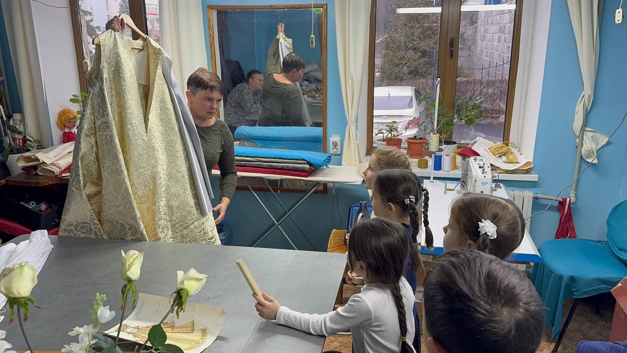 Дети участников СВО познакомились с закулисьем Луганского театра кукол Дети участников СВО познакомились с закулисьем Луганского театра кукол
