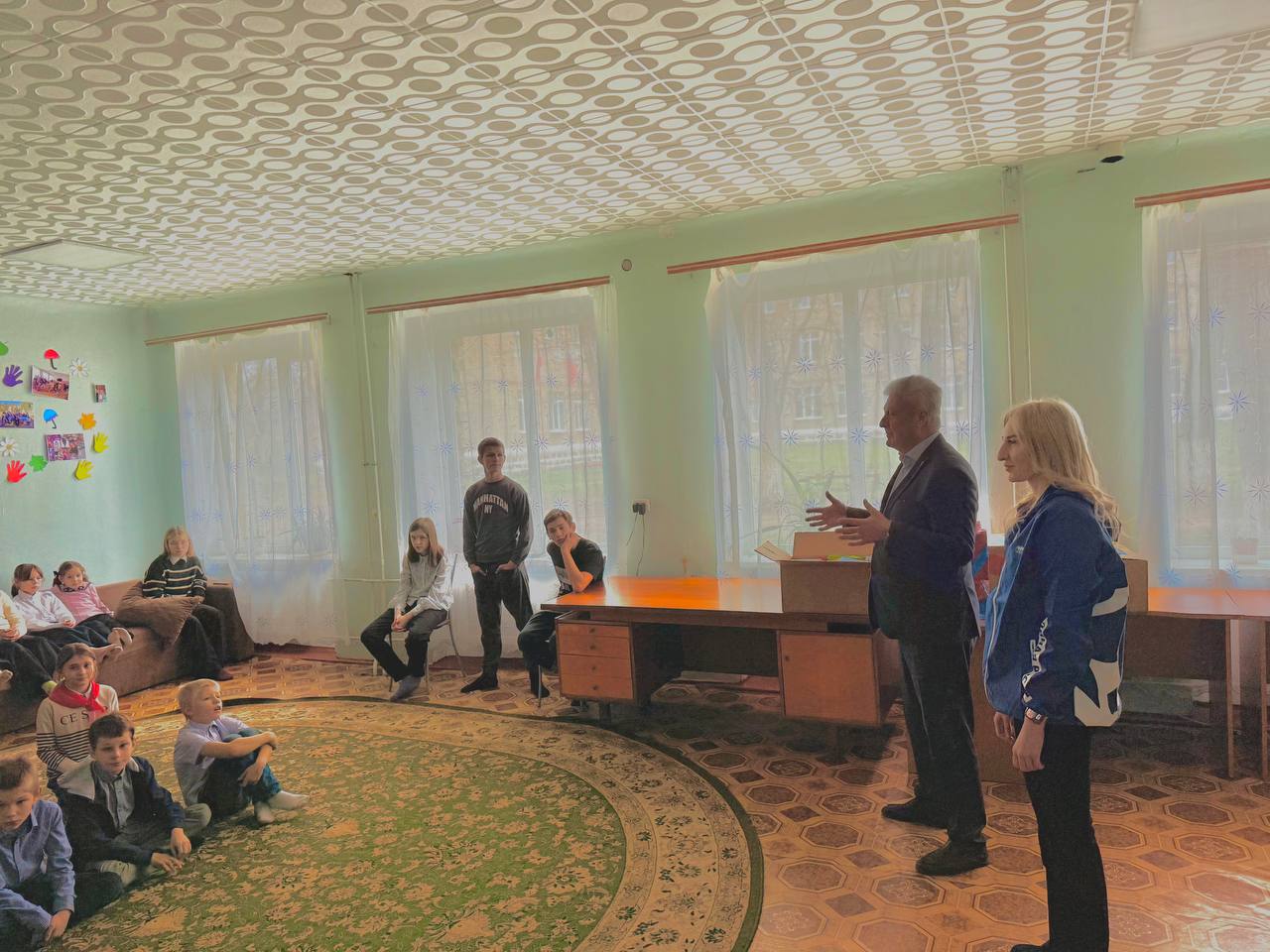 Сергей Козенко: Сегодня совместно с заместителем секретаря местного отделения партии «Единая Россия» в сфере молодежи Юлией Котовской посетил детский дом — структурное подразделение Краснодонского УВК «Забота» в разгар... Сергей Козенко: Сегодня совместно с заместителем секретаря местного отделения партии «Единая Россия» в сфере молодежи Юлией Котовской посетил детский дом — структурное подразделение Краснодонского УВК «Забота» в разгар...