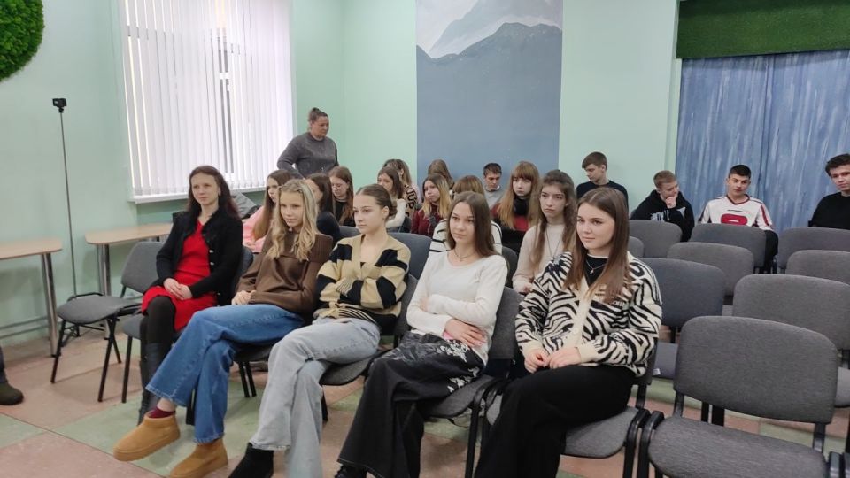 3 декабря в лекционном зале молодежного пространства «Будь собой!» Дворца культуры «Юность» состоялось важное патриотическое мероприятие — час в историю под названием «Твой подвиг, солдат, не забыт!» 3 декабря в лекционном зале молодежного пространства «Будь собой!» Дворца культуры «Юность» состоялось важное патриотическое мероприятие — час в историю под названием «Твой подвиг, солдат, не забыт!»