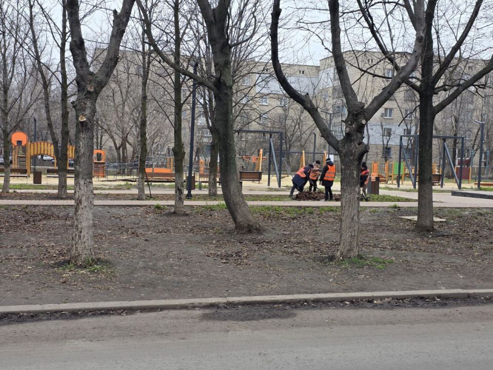 Коммунальщики в деле: Работы МУП "ЖЭК" по благоустройству Коммунальщики в деле: Работы МУП "ЖЭК" по благоустройству