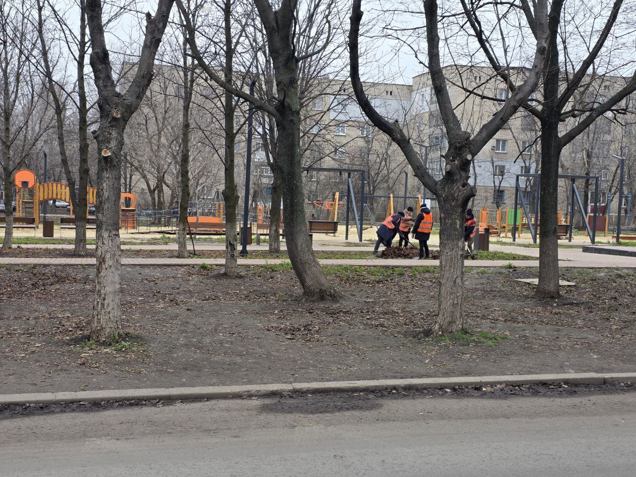 Коммунальщики в деле: Работы МУП "ЖЭК" по благоустройству Коммунальщики в деле: Работы МУП "ЖЭК" по благоустройству