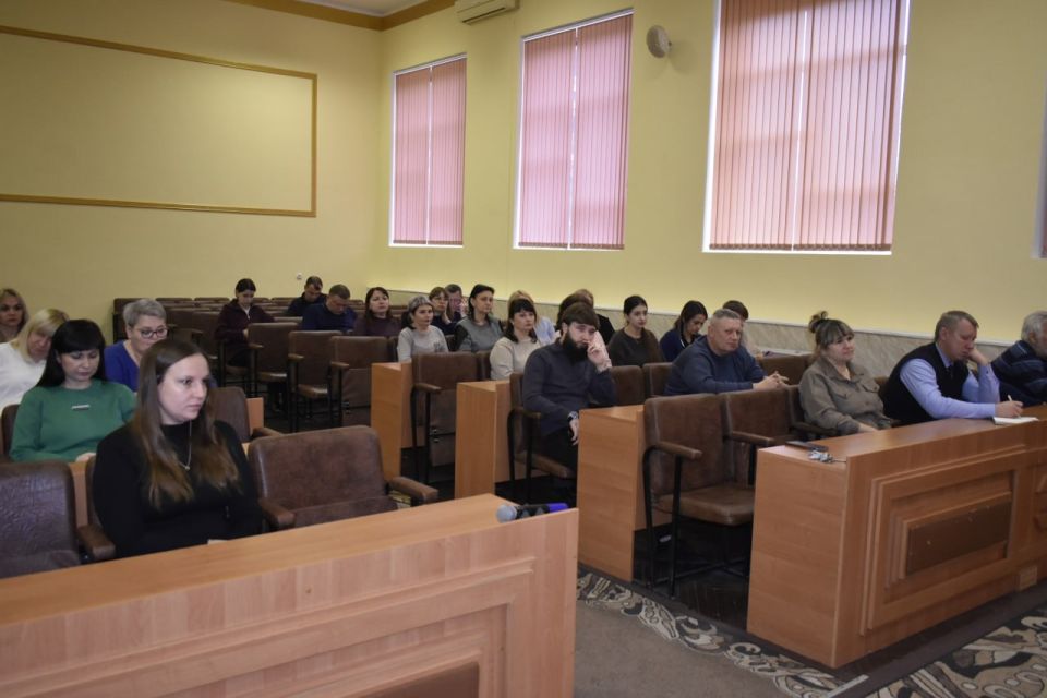 В Администрации Перевальского муниципального округа прошла лекция в рамках проекта Знание.Государство для сотрудников Администрации В Администрации Перевальского муниципального округа прошла лекция в рамках проекта Знание.Государство для сотрудников Администрации