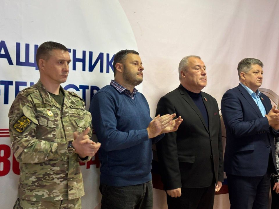 В луганском лицее торжественно открыли выставку «Герои и подвиги: наши земляки — Герои России» В луганском лицее торжественно открыли выставку «Герои и подвиги: наши земляки — Герои России»