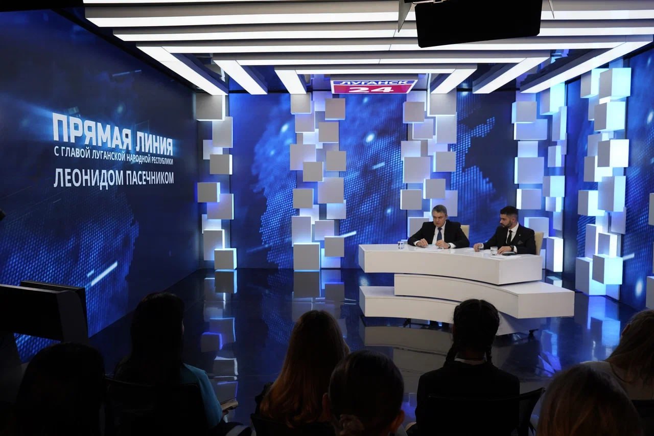 В понедельник, 1 декабря, Глава Луганской Народной Республики Леонид Пасечник провёл Прямую Линию с жителями региона В понедельник, 1 декабря, Глава Луганской Народной Республики Леонид Пасечник провёл Прямую Линию с жителями региона
