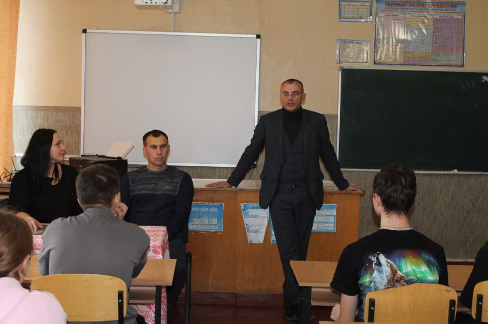 В Новороссошанской средней школе состоялась встреча в рамках проекта «ГосСтарт.Диалог». В мероприятии приняли участие временно исполняющий полномочия Главы Новопсковского муниципального округа Луганской Народной Республики... В Новороссошанской средней школе состоялась встреча в рамках проекта «ГосСтарт.Диалог». В мероприятии приняли участие временно исполняющий полномочия Главы Новопсковского муниципального округа Луганской Народной Республики...