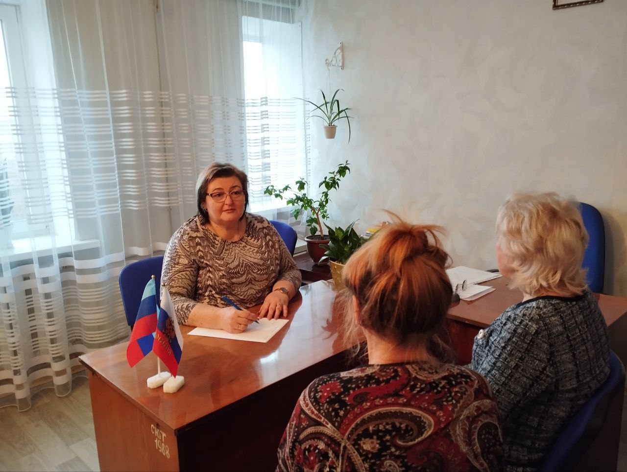 Сегодня в рамках общегородского месячника правовых знаний и акции «16 дней против насилия» в Ровеньковском детском центре научно-технического творчества прошла игра-викторина Сегодня в рамках общегородского месячника правовых знаний и акции «16 дней против насилия» в Ровеньковском детском центре научно-технического творчества прошла игра-викторина