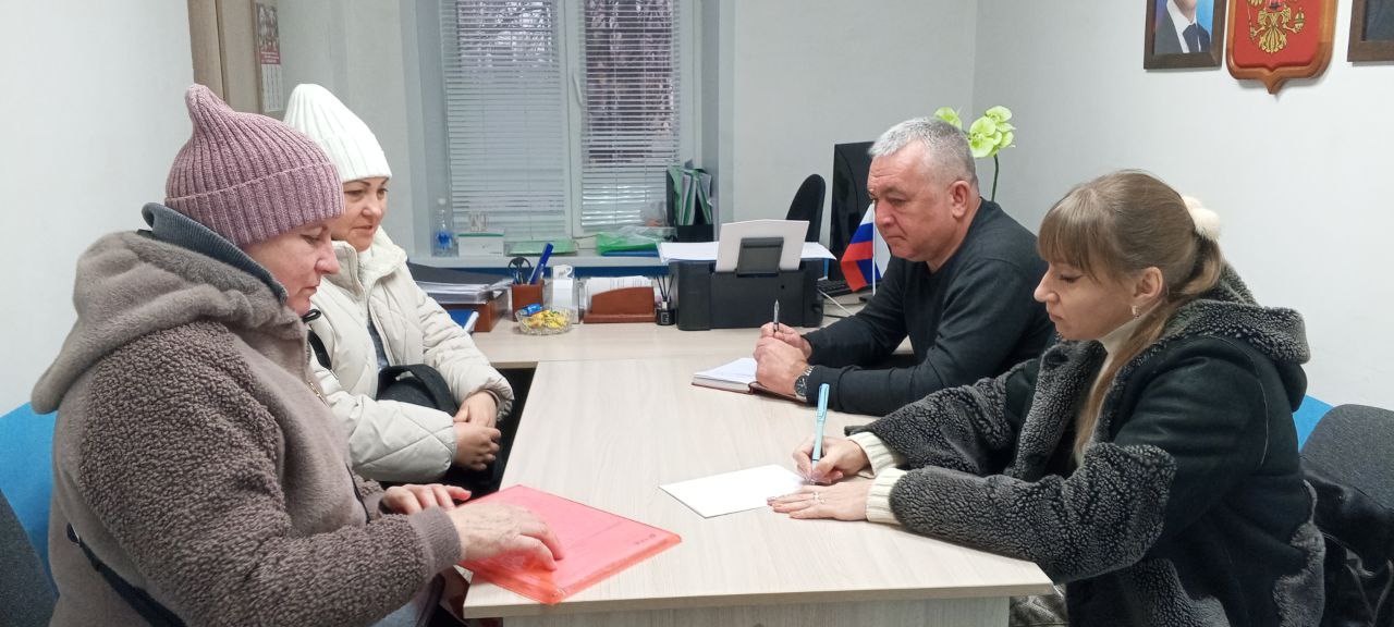 Во второй день декады приёмов, посвящённый жилищно-коммунальной тематике, в Рубежанской местной общественной приёмной состоялись встречи с жителями города Рубежное Во второй день декады приёмов, посвящённый жилищно-коммунальной тематике, в Рубежанской местной общественной приёмной состоялись встречи с жителями города Рубежное