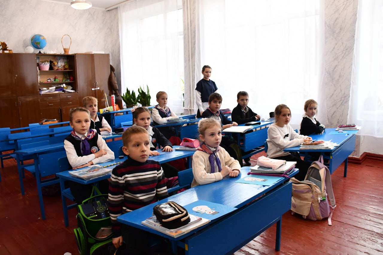 Около 100 светоотражающих наклеек вручили всем первоклассникам Первомайского городского округа Около 100 светоотражающих наклеек вручили всем первоклассникам Первомайского городского округа