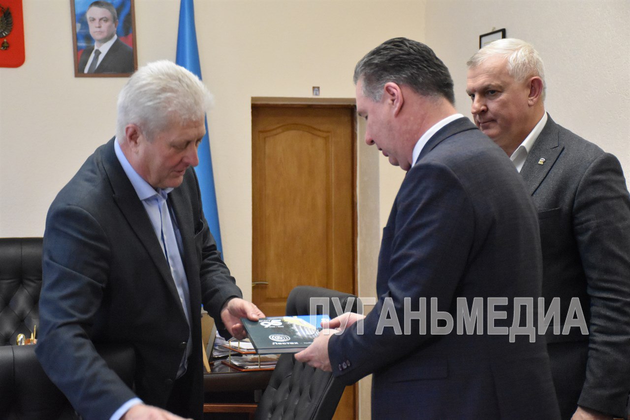 В Краснодоне встретили делегацию из ВГЛТУ В Краснодоне встретили делегацию из ВГЛТУ