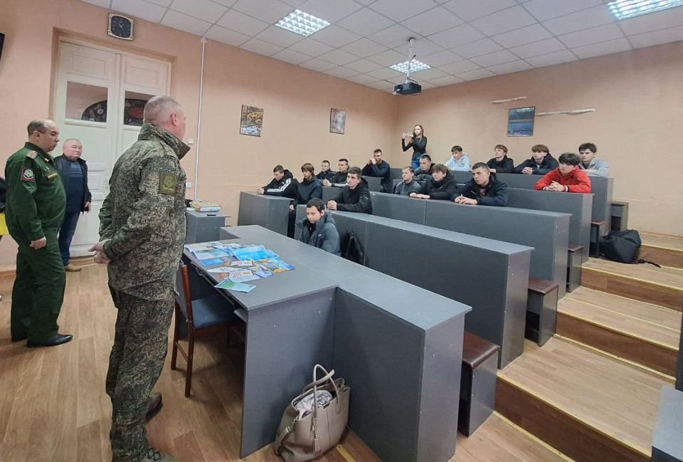 Представителями Военного комиссариата Старобельского района проведена агитационная работа с выпускниками 11 классов по привлечению в военно-учебные заведения Министерства обороны Российской Федерации Представителями Военного комиссариата Старобельского района проведена агитационная работа с выпускниками 11 классов по привлечению в военно-учебные заведения Министерства обороны Российской Федерации