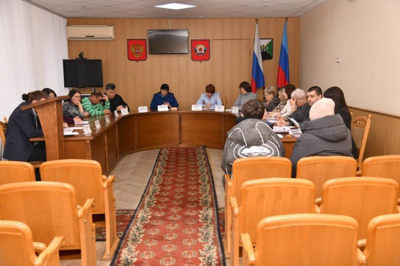 Проведено заседание Комиссии по делам несовершеннолетних и защите их прав Проведено заседание Комиссии по делам несовершеннолетних и защите их прав