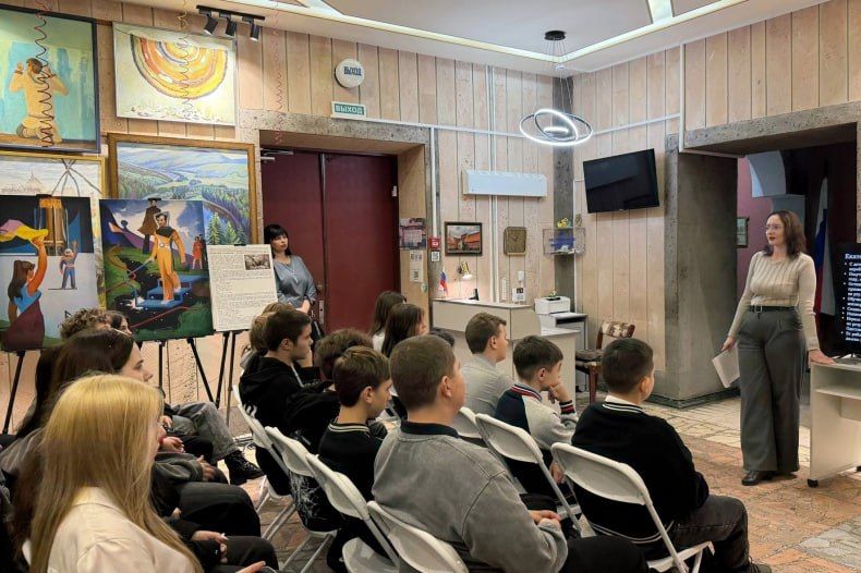 В Свердловском краеведческом музее провели лекторий «Холст и воля»