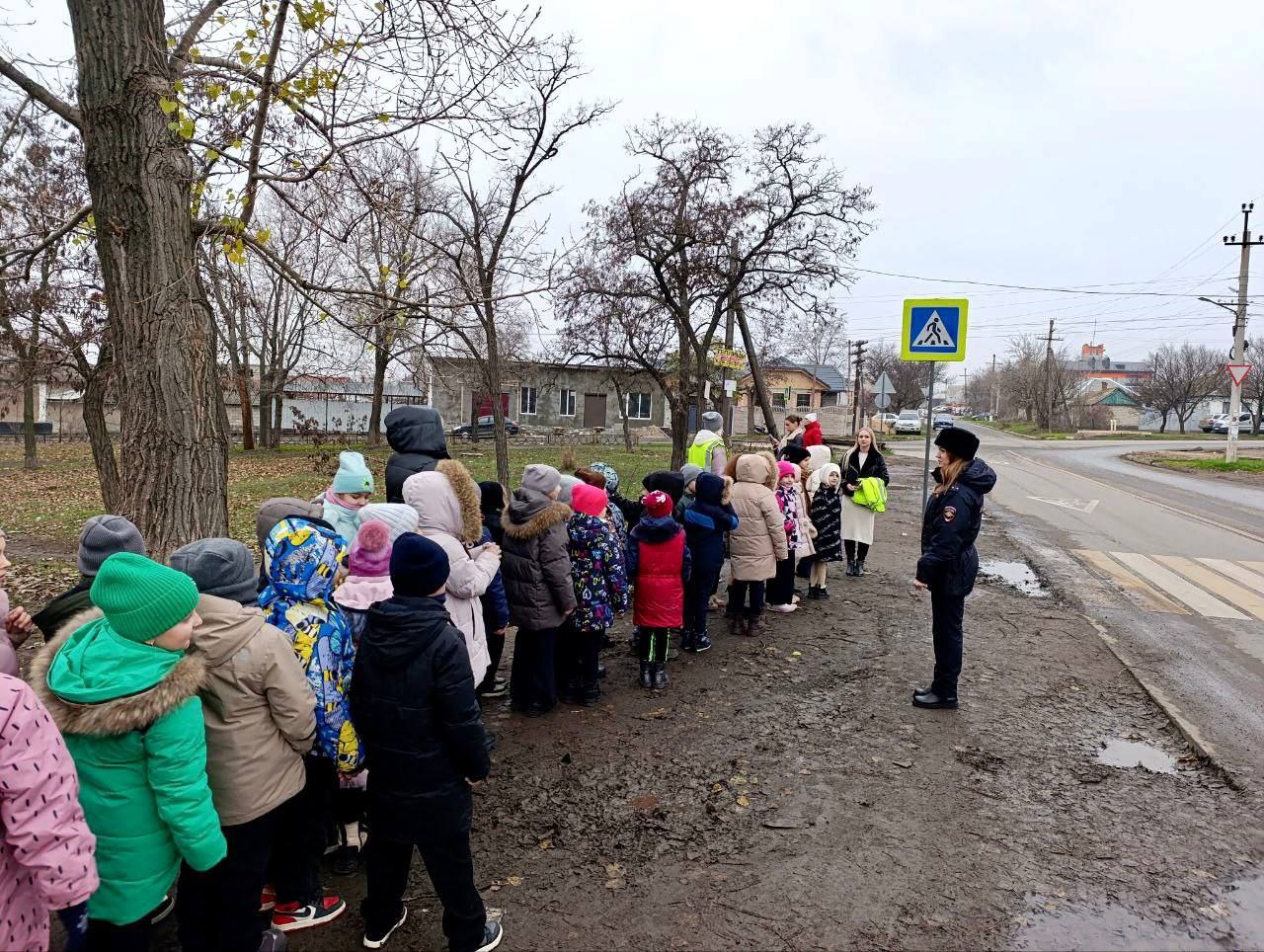 Активные родители Луганска и сотрудники Центра ДиТН, ПБДД ГИБДД МВД по ЛНР на страже безопасности дорог Активные родители Луганска и сотрудники Центра ДиТН, ПБДД ГИБДД МВД по ЛНР на страже безопасности дорог