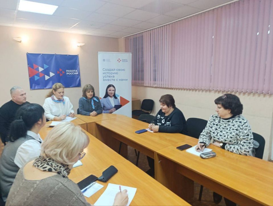 В рамках партийного проекта "Моя карьера с Единой Россией" 03 декабря 2025 года в территориальном отделении ГКУ «Республиканский центр занятости населения ЛНР» в городе Брянке был проведен семинар, в котором приняли участие... В рамках партийного проекта "Моя карьера с Единой Россией" 03 декабря 2025 года в территориальном отделении ГКУ «Республиканский центр занятости населения ЛНР» в городе Брянке был проведен семинар, в котором приняли участие...