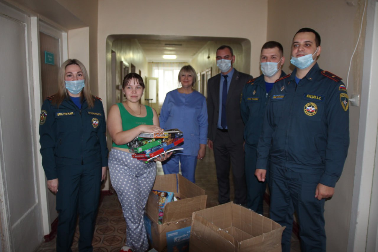 Активисты «Единой России» в рамках акции сторонников «Коробка храбрости» передали призы за смелость в Луганскую городскую детскую больницу №1 и в детское учреждение санаторного типа «Незабудка» Активисты «Единой России» в рамках акции сторонников «Коробка храбрости» передали призы за смелость в Луганскую городскую детскую больницу №1 и в детское учреждение санаторного типа «Незабудка»