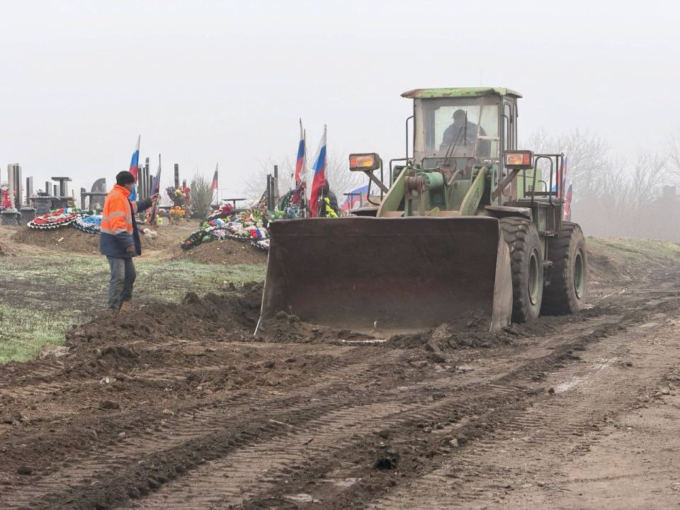 Сергей Колягин: К благоустройству места захоронения защитников Отечества подключились и специалисты Муниципального унитарного предприятия «Комбинат коммунальных услуг города Первомайска» Сергей Колягин: К благоустройству места захоронения защитников Отечества подключились и специалисты Муниципального унитарного предприятия «Комбинат коммунальных услуг города Первомайска»
