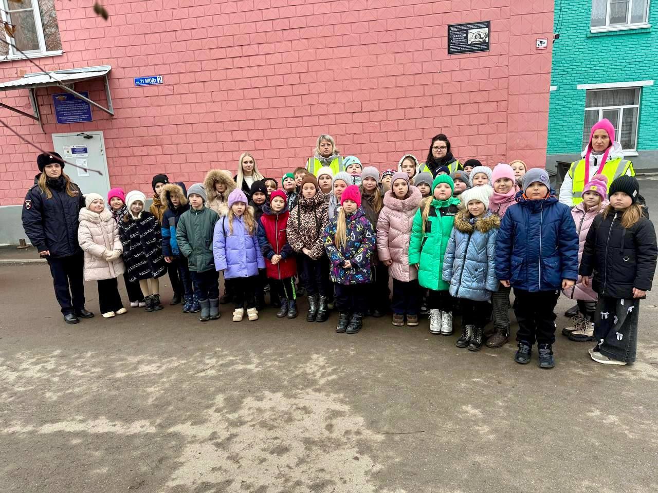 Активные родители Луганска и сотрудники Центра ДиТН, ПБДД ГИБДД МВД по ЛНР на страже безопасности дорог Активные родители Луганска и сотрудники Центра ДиТН, ПБДД ГИБДД МВД по ЛНР на страже безопасности дорог