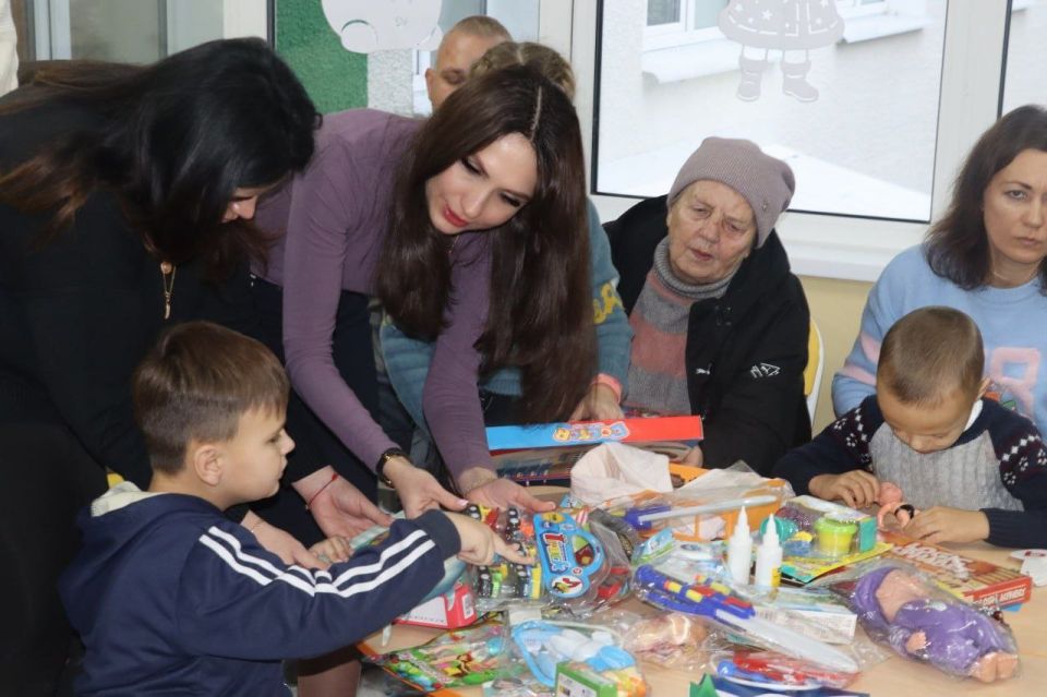 Яна Сылкина: В Северодонецке продолжается Декада добрых дел, посвящённая Дню рожденья партии "ЕДИНАЯ РОССИЯ" Яна Сылкина: В Северодонецке продолжается Декада добрых дел, посвящённая Дню рожденья партии "ЕДИНАЯ РОССИЯ"