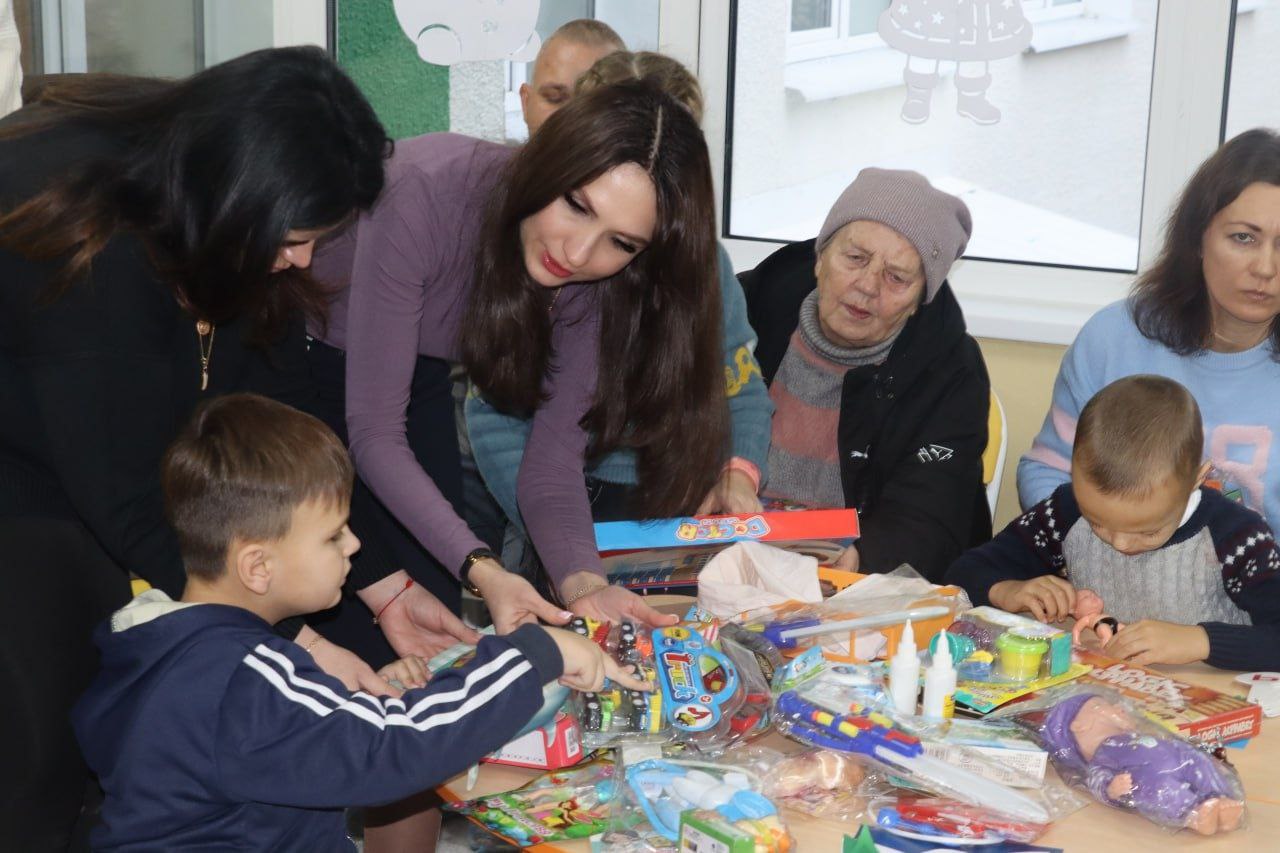 Яна Сылкина: В Северодонецке продолжается Декада добрых дел, посвящённая Дню рожденья партии "ЕДИНАЯ РОССИЯ" Яна Сылкина: В Северодонецке продолжается Декада добрых дел, посвящённая Дню рожденья партии "ЕДИНАЯ РОССИЯ"