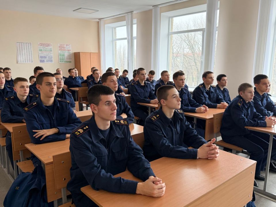 «Предпринимательство»: В Луганске прошел урок финансовой грамотности для кадетов «Предпринимательство»: В Луганске прошел урок финансовой грамотности для кадетов