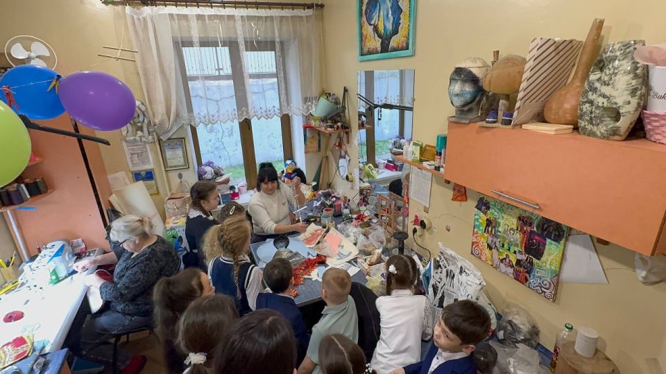 Дети участников СВО познакомились с закулисьем Луганского театра кукол Дети участников СВО познакомились с закулисьем Луганского театра кукол