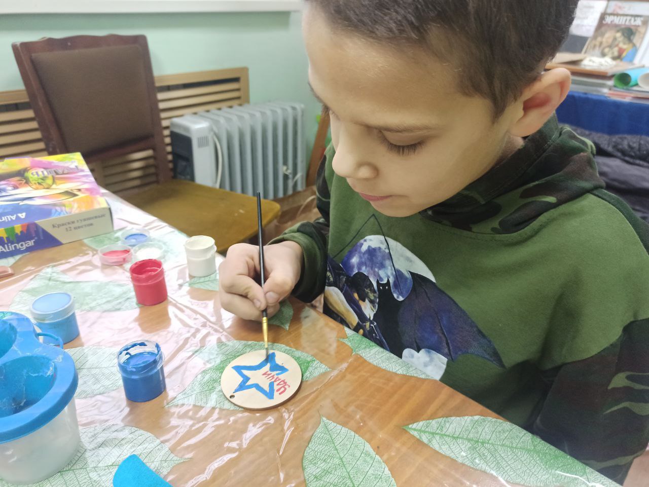 Дети изготовили обереги для солдат Дети изготовили обереги для солдат