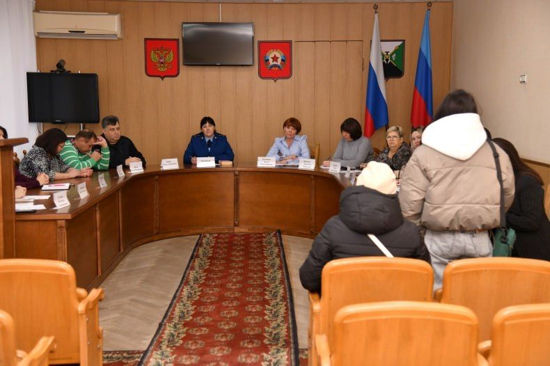 Проведено заседание Комиссии по делам несовершеннолетних и защите их прав Проведено заседание Комиссии по делам несовершеннолетних и защите их прав