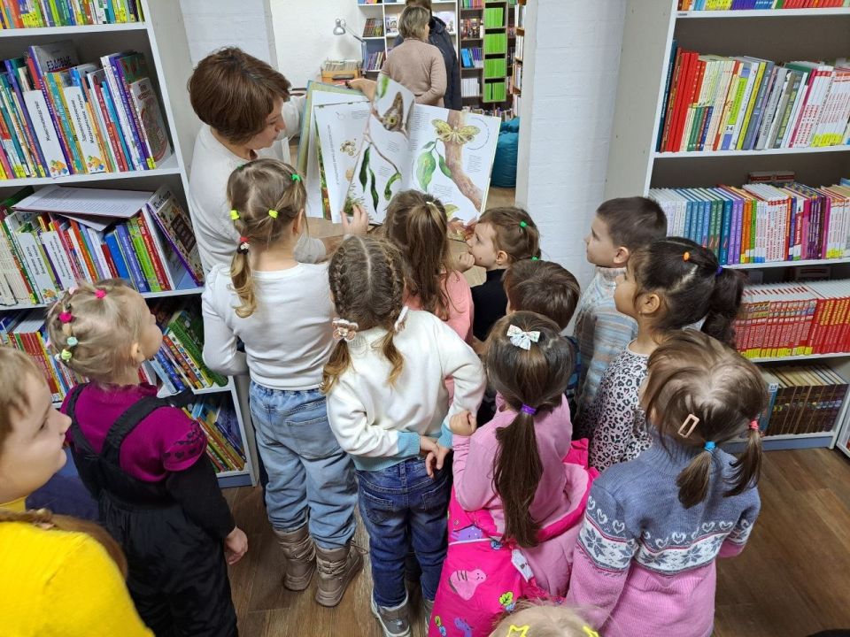 Дети из Лутугинского ясли-сада «Ласточка» познакомились с миром книг Дети из Лутугинского ясли-сада «Ласточка» познакомились с миром книг
