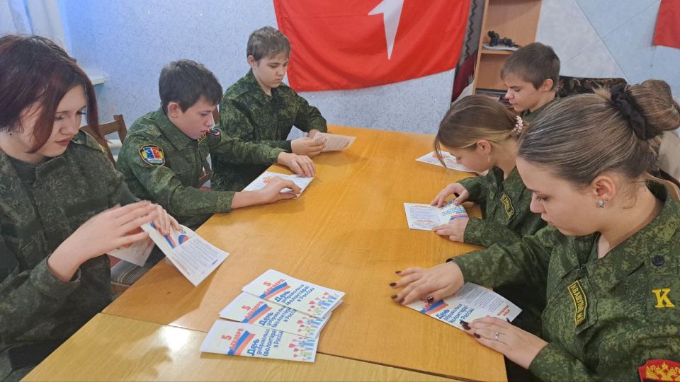 В рамках реализации концепции "Луганский характер" обучающими 8-А казачьего класса и их классны руководителем Пелых Людмилой Михайловной "Станично-Луганской средней школы имени Грекова П.М." были разработаны буклеты...