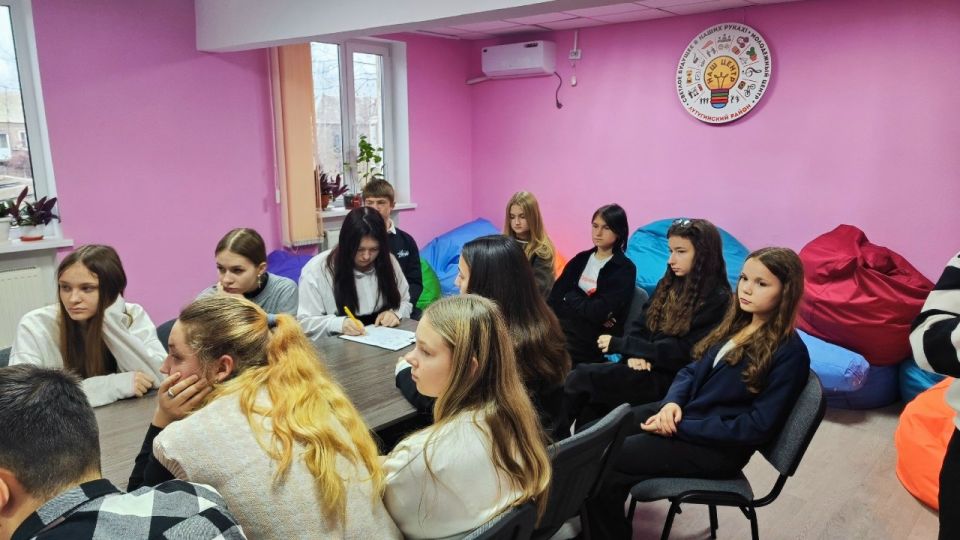 В Лутугино в «Нашем центре» прошла встреча в рамках акции «Неделя добрых дел» В Лутугино в «Нашем центре» прошла встреча в рамках акции «Неделя добрых дел»