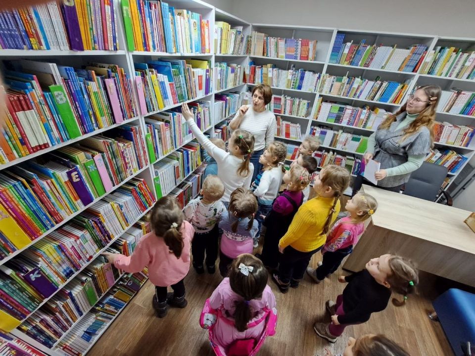 Дети из Лутугинского ясли-сада «Ласточка» познакомились с миром книг Дети из Лутугинского ясли-сада «Ласточка» познакомились с миром книг