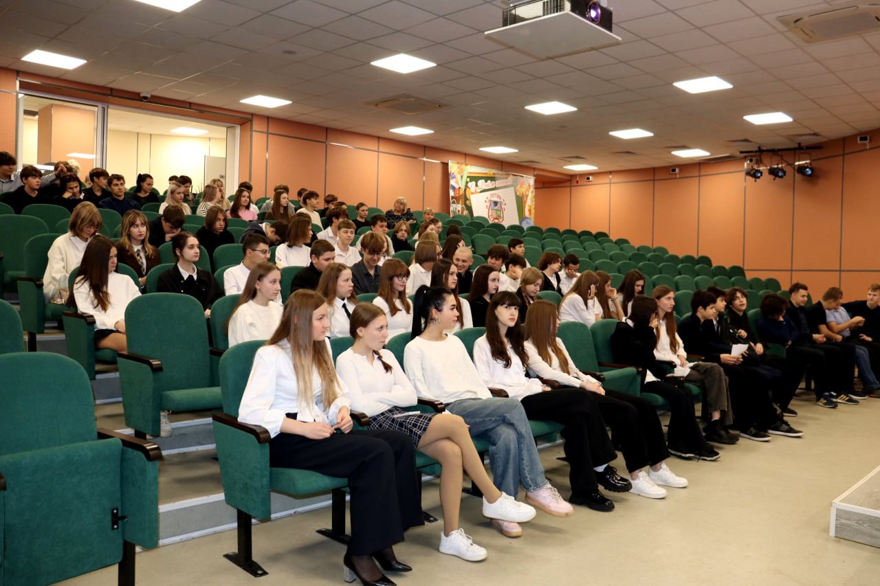 Специалисты Минприроды ЛНР провели профориентационный урок для обучающихся Луганской гимназии № 60 Специалисты Минприроды ЛНР провели профориентационный урок для обучающихся Луганской гимназии № 60