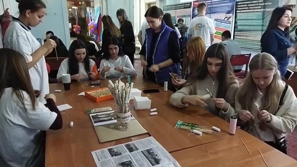 Сегодня в Ровеньковском технико-экономическом колледже состоялось торжественное открытие «Добро.Центра», который станет площадкой для активного участия молодежи в благотворительных и социальных проектах