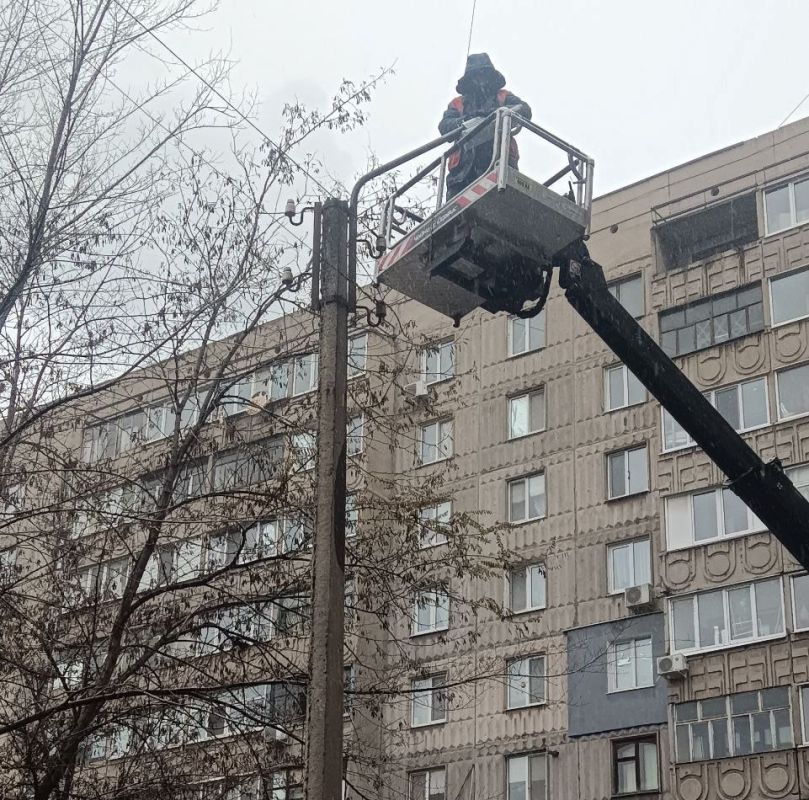 Коммунальные службы проводят работы на территории города Коммунальные службы проводят работы на территории города