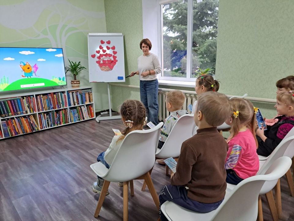 Дети из Лутугинского ясли-сада «Ласточка» познакомились с миром книг Дети из Лутугинского ясли-сада «Ласточка» познакомились с миром книг