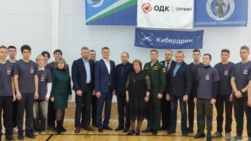 Игорь Рябушкин: Сегодня с огромным удовольствием в качестве почетного гостя приветствовал команду «Луганские виртуозы» на открытии регионального этапа Всероссийского конкурса «Кадры для цифровой промышленности. Создание...