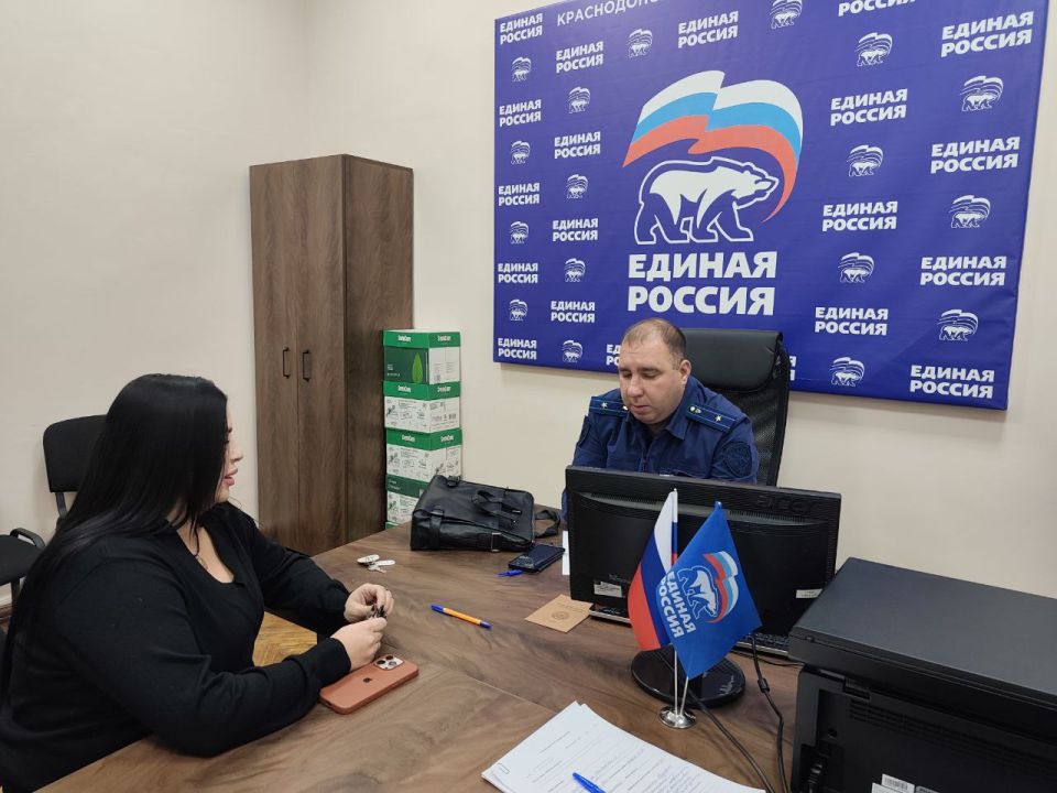 Сегодня в местной общественной приёмной Партии "Единая Россия" состоялся приём граждан по вопросам защиты прав трудящихся Сегодня в местной общественной приёмной Партии "Единая Россия" состоялся приём граждан по вопросам защиты прав трудящихся