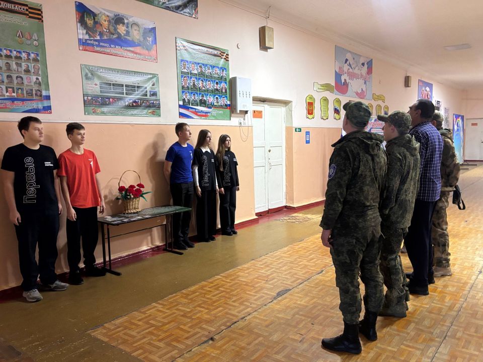 Сегодня в Ровеньках прошли «Диалоги с героями», приуроченные к Дню героев Отечества! Сегодня в Ровеньках прошли «Диалоги с героями», приуроченные к Дню героев Отечества!