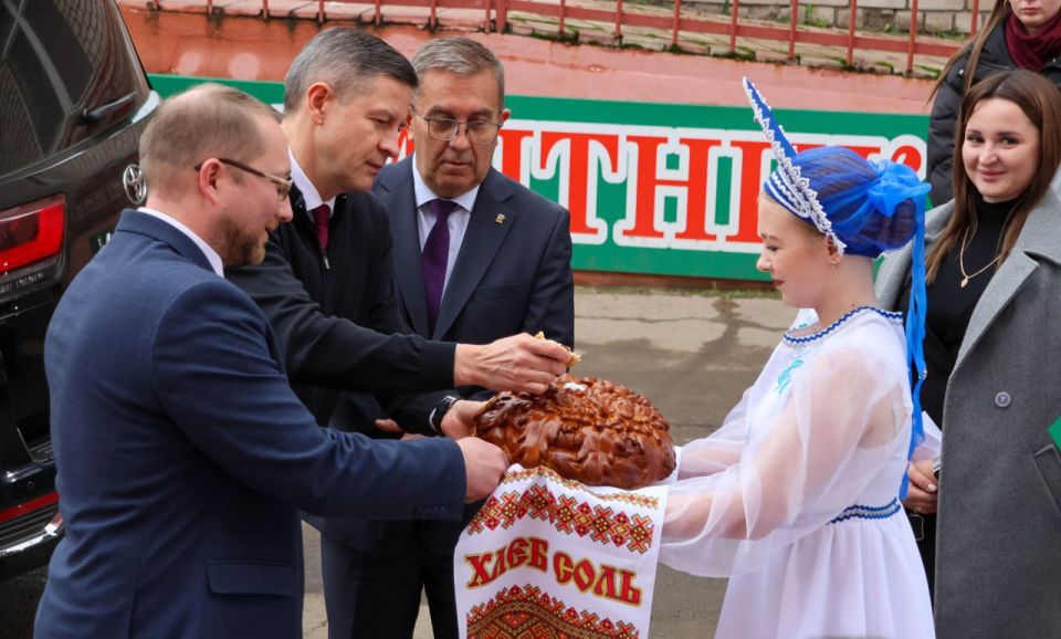 В Перевальске открыли модельную библиотеку нового поколения «Библиопортал» В Перевальске открыли модельную библиотеку нового поколения «Библиопортал»