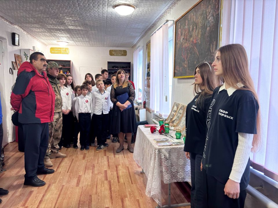 Сегодня в Ровеньках прошли «Диалоги с героями», приуроченные к Дню героев Отечества! Сегодня в Ровеньках прошли «Диалоги с героями», приуроченные к Дню героев Отечества!