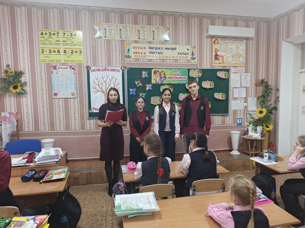 Урок Добра и «Луганского Характера» в Брянковской специализированной школе №1 Урок Добра и «Луганского Характера» в Брянковской специализированной школе №1