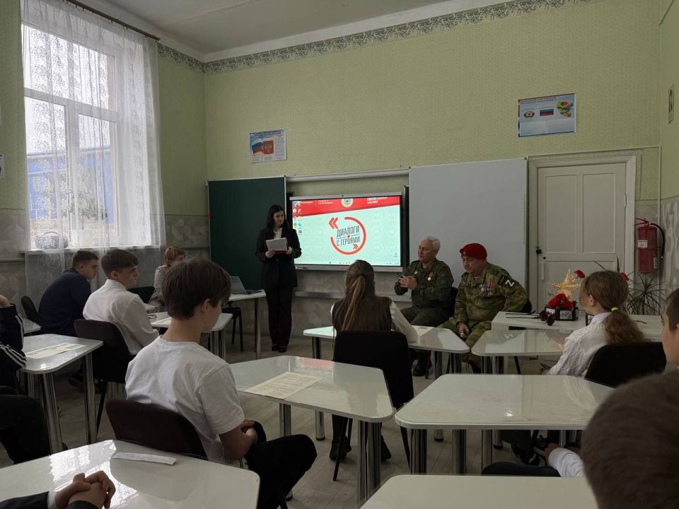Сегодня в Ровеньках прошли «Диалоги с героями», приуроченные к Дню героев Отечества! Сегодня в Ровеньках прошли «Диалоги с героями», приуроченные к Дню героев Отечества!