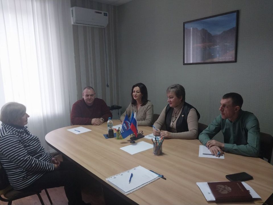 В рамках Декады приемов граждан по вопросам образования на вопросы жителей ответили депутаты Совета Славяносербского муниципального округа Евгений Давыдов, Наталья Мельник, Тамара Горбачева и заместитель начальника отдела... В рамках Декады приемов граждан по вопросам образования на вопросы жителей ответили депутаты Совета Славяносербского муниципального округа Евгений Давыдов, Наталья Мельник, Тамара Горбачева и заместитель начальника отдела...