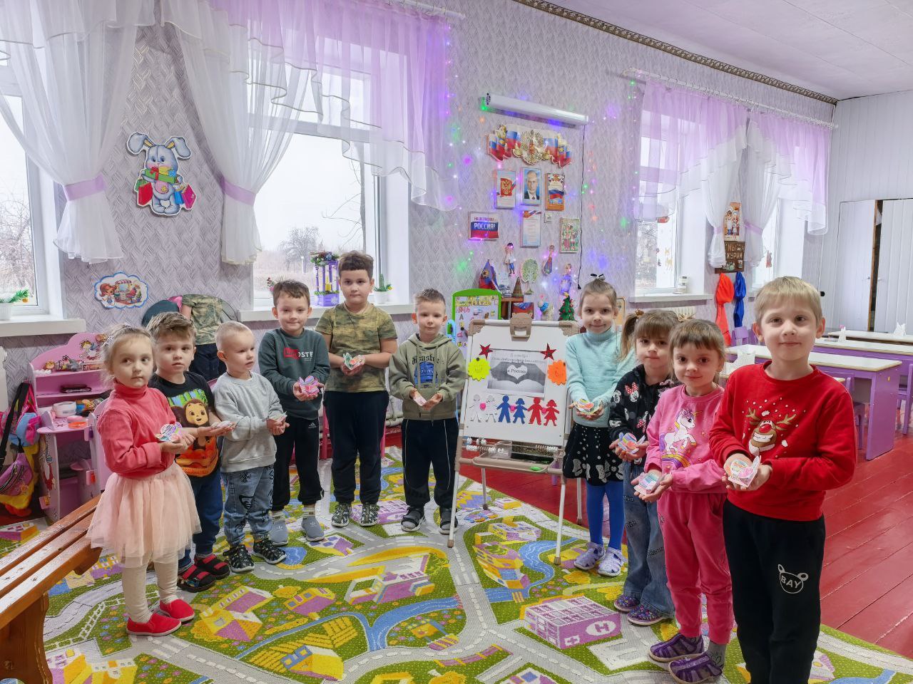 Для воспитанников детского сада «Ромашка» пгт Чернухино состоялся интерактивный час «Дорога добра», посвященный Дню волонтёра Для воспитанников детского сада «Ромашка» пгт Чернухино состоялся интерактивный час «Дорога добра», посвященный Дню волонтёра