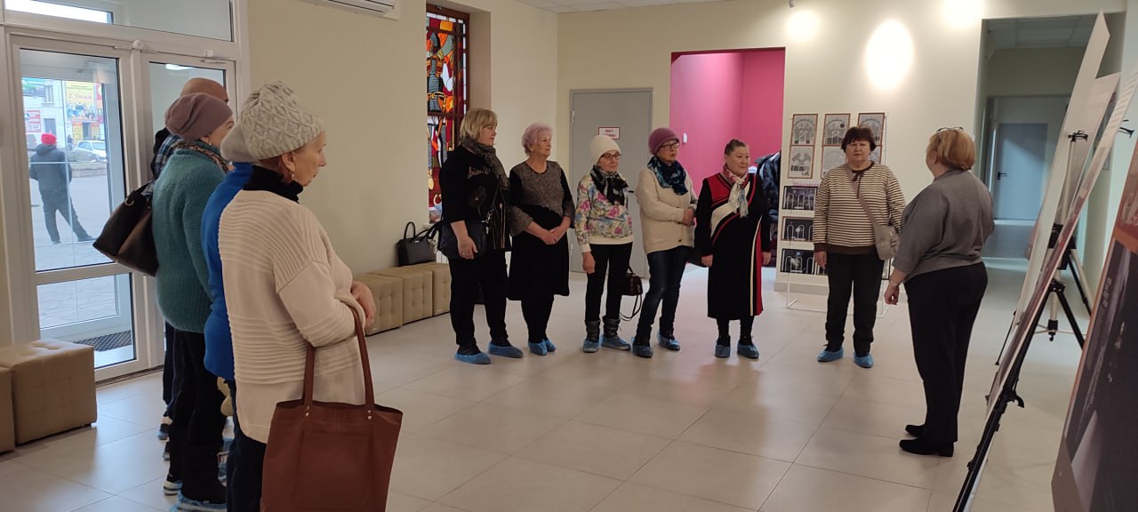 В Перевальском районном историческом музее для участников проекта «Активное долголетие» состоялся литературный вечер под названием "Страницы жизни и творчества"