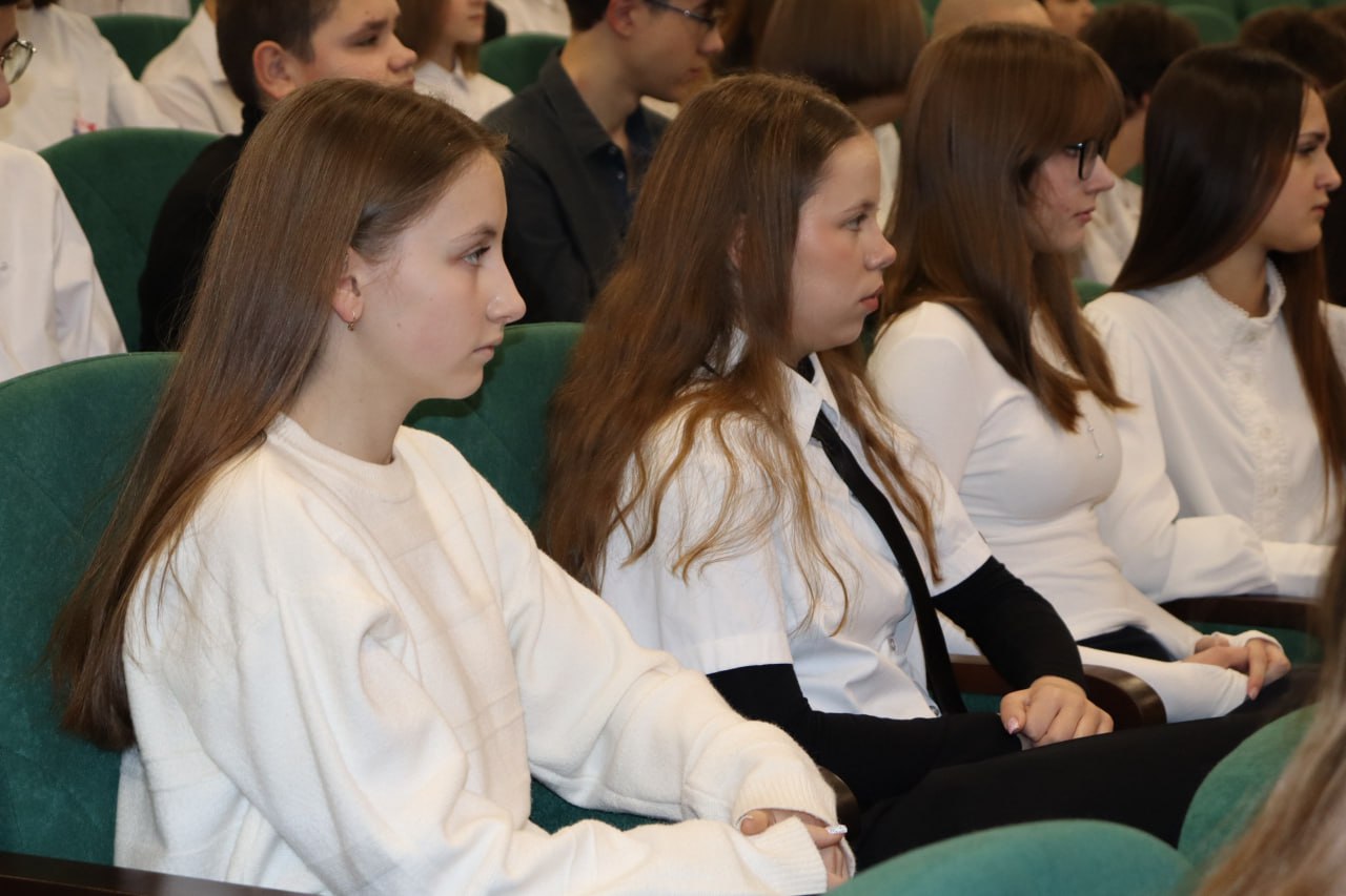 Специалисты Минприроды ЛНР провели профориентационный урок для обучающихся Луганской гимназии № 60 Специалисты Минприроды ЛНР провели профориентационный урок для обучающихся Луганской гимназии № 60