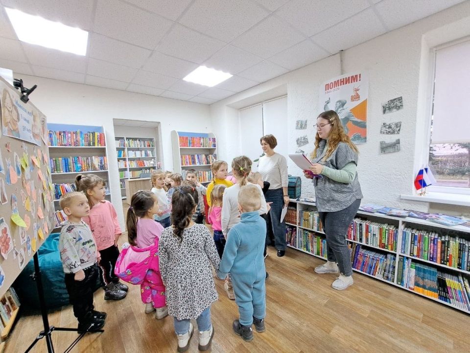 Дети из Лутугинского ясли-сада «Ласточка» познакомились с миром книг Дети из Лутугинского ясли-сада «Ласточка» познакомились с миром книг