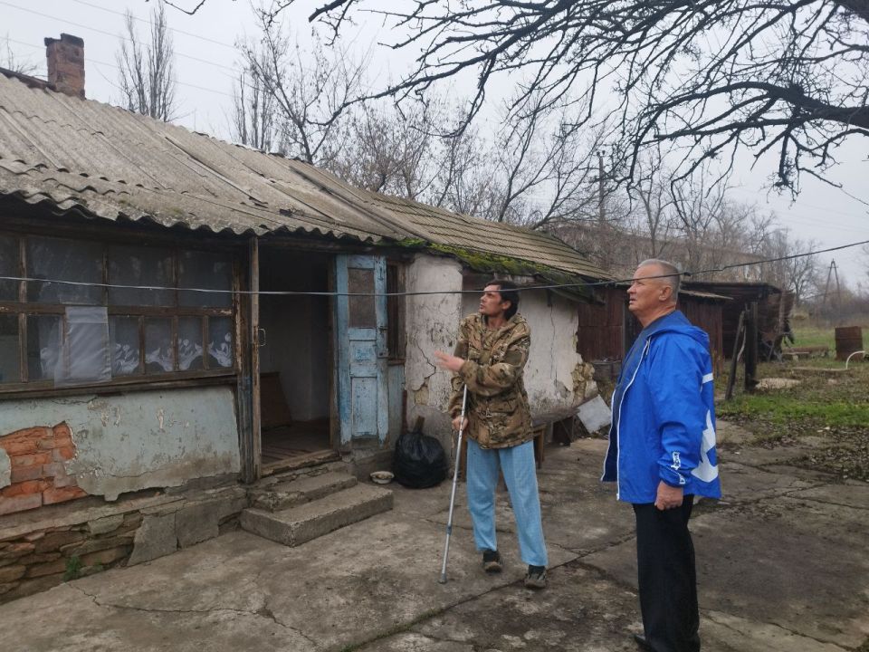 Активисты Партии «Единая Россия» оказывают адресную помощь жителям Краснодонского муниципалитета