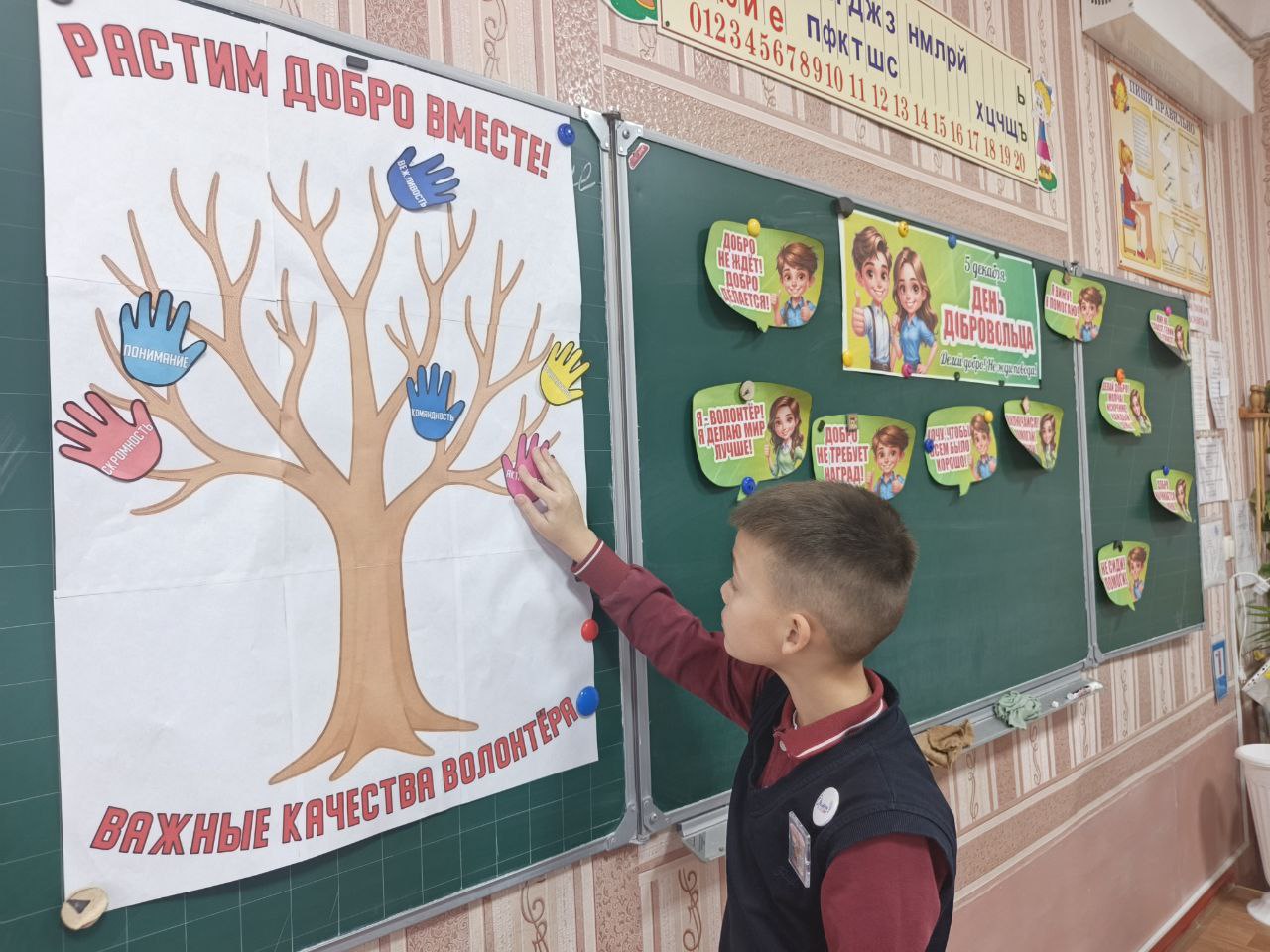 Урок Добра и «Луганского Характера» в Брянковской специализированной школе №1 Урок Добра и «Луганского Характера» в Брянковской специализированной школе №1