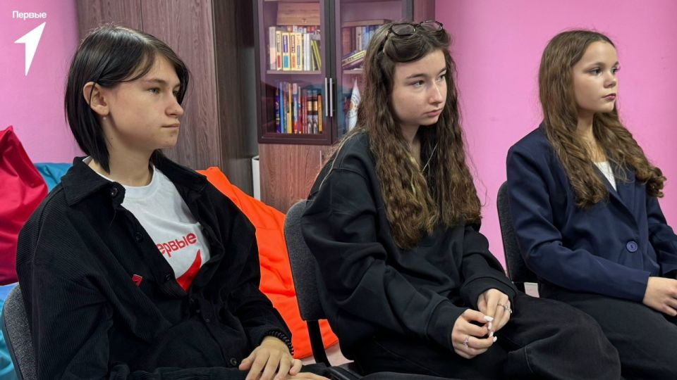 В Лутугино в «Нашем центре» прошла встреча в рамках акции «Неделя добрых дел» В Лутугино в «Нашем центре» прошла встреча в рамках акции «Неделя добрых дел»
